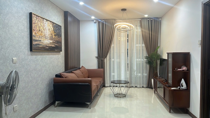 Ph&ograve;ng kh&aacute;ch bố tr&iacute; theo chiều d&agrave;i căn hộ I4-11.12A